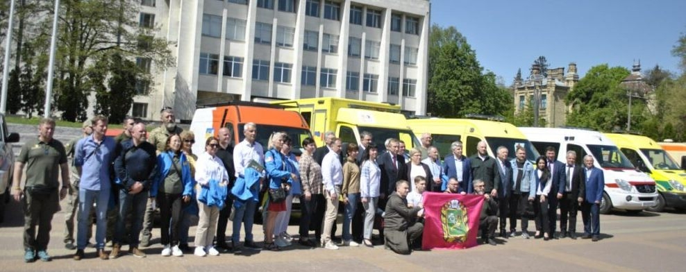 Ukrainian Mission donates ambulances to frontline soldiers